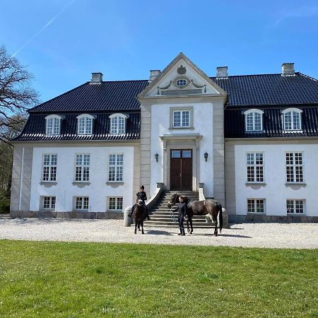 Rosenlund Gods - Kaelder B&B Sakskobing Exterior photo