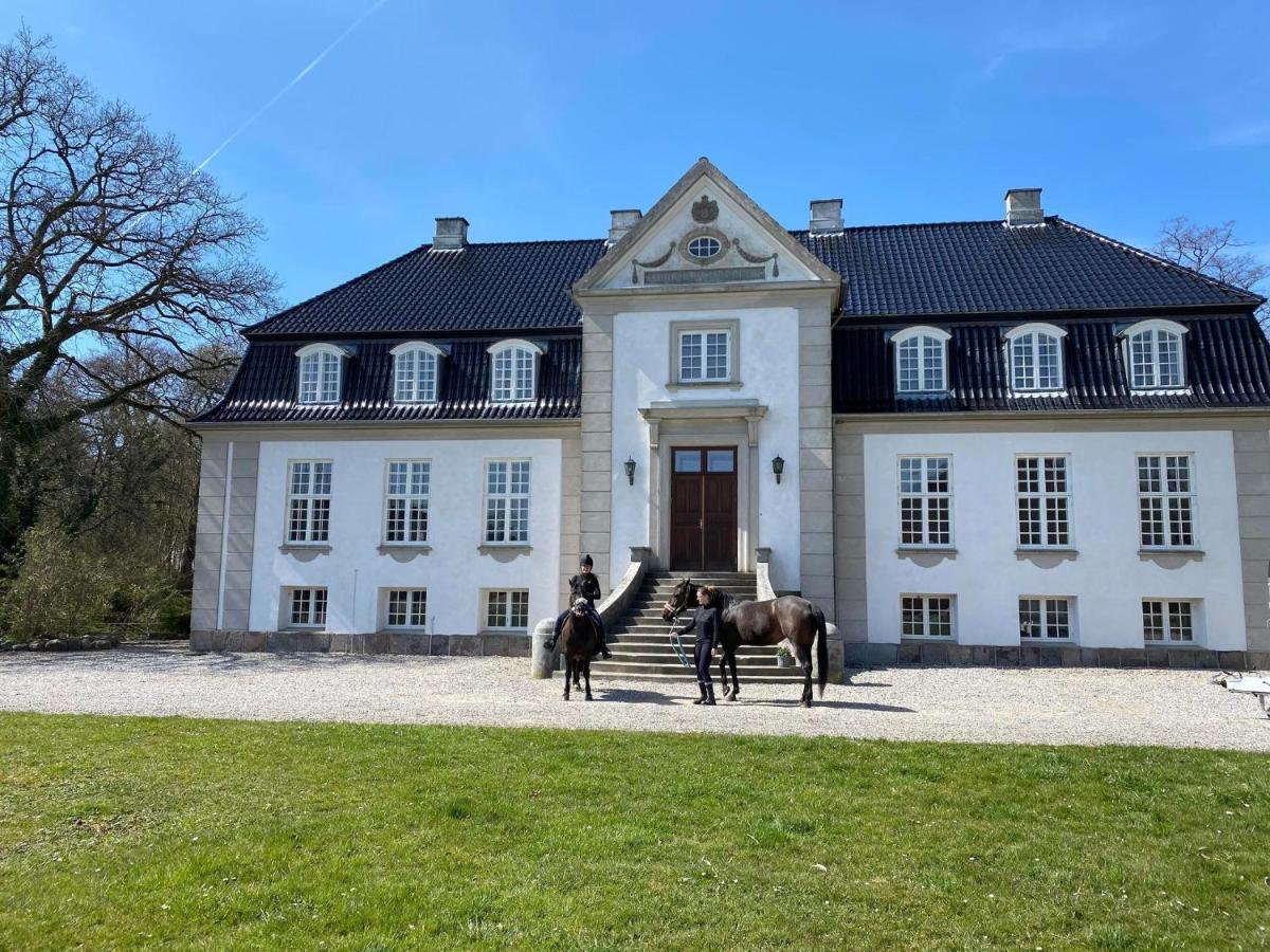 Rosenlund Gods - Kaelder B&B Sakskobing Exterior photo